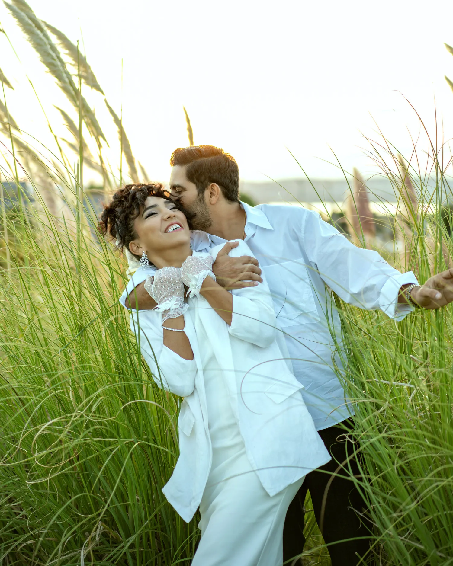 زن و شوهر داخل طبیعت